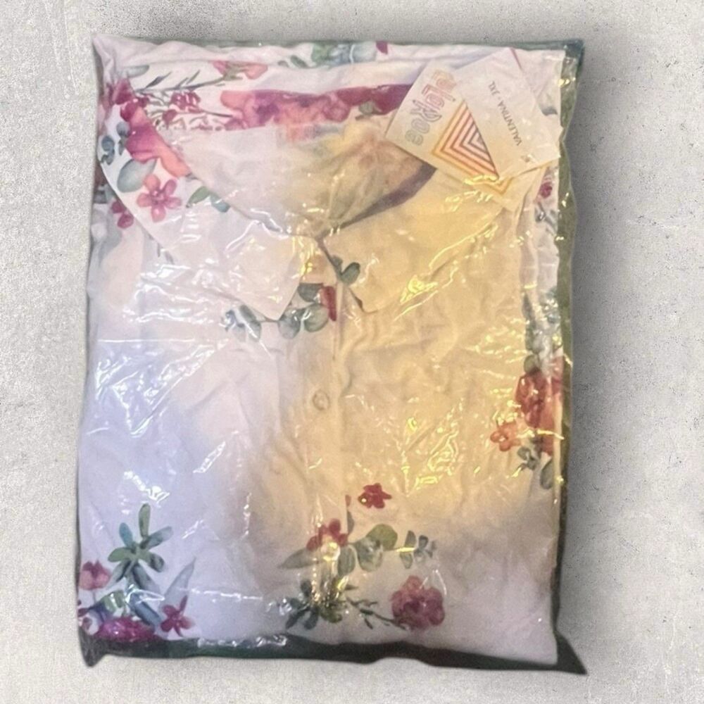 Lularoe Valentina Size 3XL-Long Sleeve Button Up Shirt White Floral Print  NWT